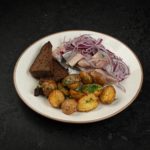 Сельдь с печеным картофелем